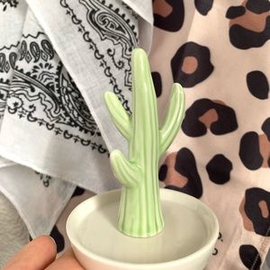 - Cactus Ring holder